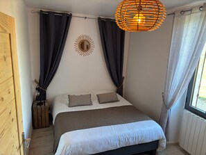 3 bedrooms, iron/ironing board, travel cot, WiFi