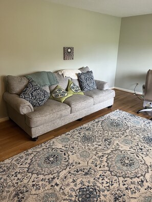 Smart TV - Peaceful 4 Bedroom. Beautiful views. River Access. (Christiansburg)