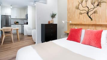 Loft, 1 letto queen | Con stile personalizzato, ferro/asse da stiro, Wi-Fi gratuito, lenzuola