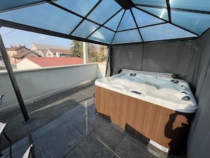 Bain à remous extérieur