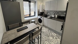 Kaffetrakter/tekoker, kjøleskap, mikrobølgeovn og ovn