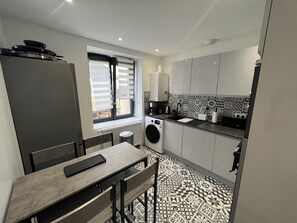Refrigerador, horno, parrilla de estufa y lavavajillas 