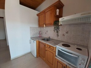 Fridge, oven, electric kettle