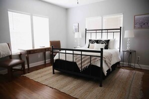 3 bedrooms, desk, free WiFi, bed sheets