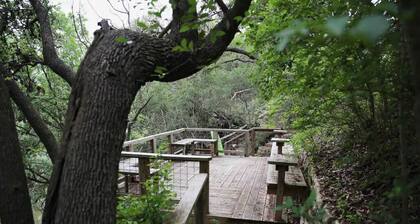 Dos Pinos Riverside Cottage near DT Kerrville