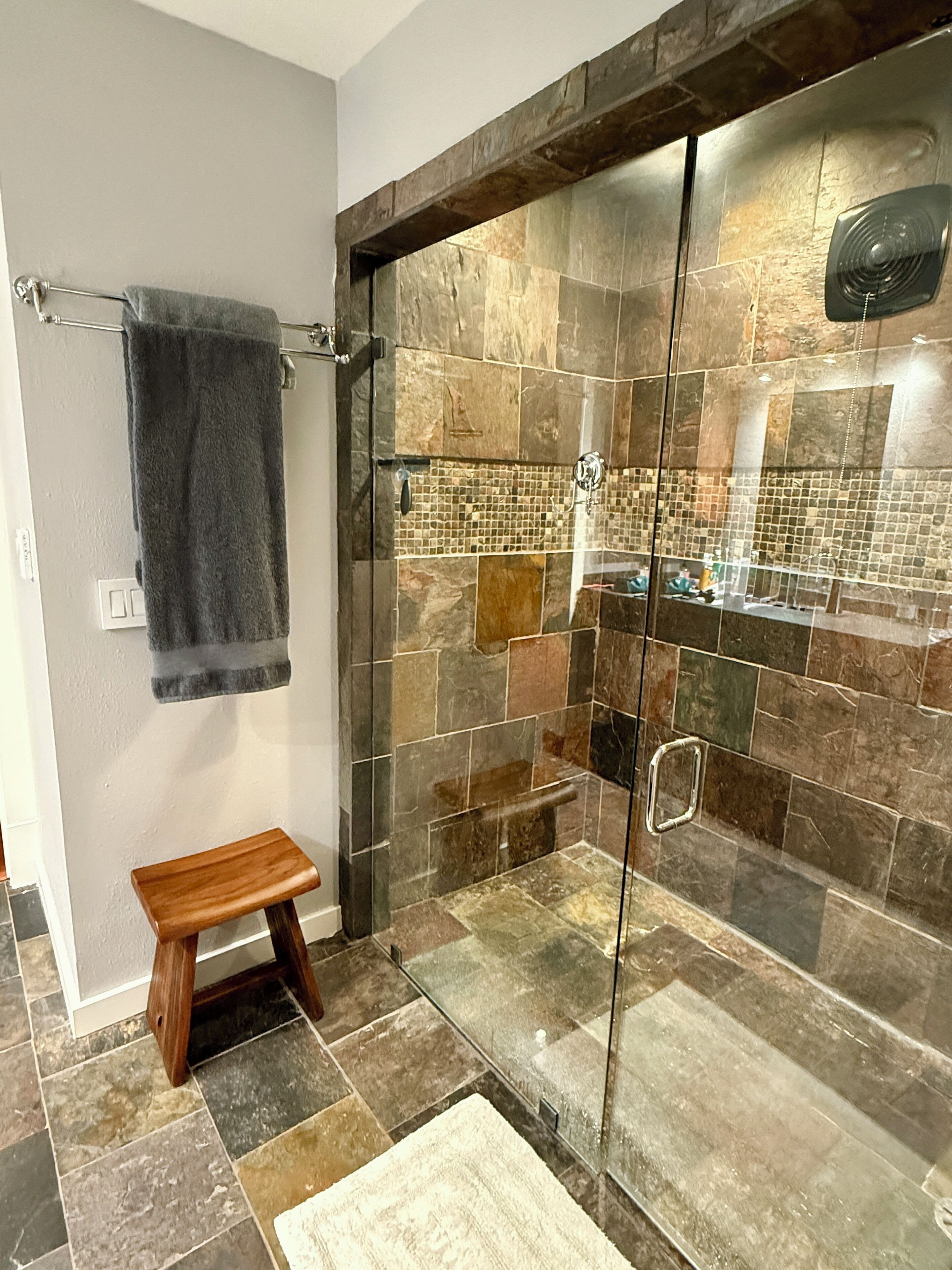 Combined shower/bathtub, hair dryer, towels, toilet paper