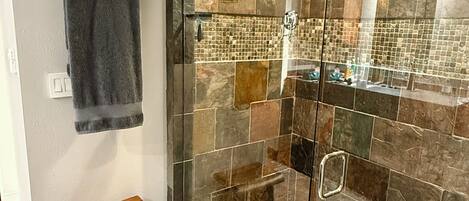 Combined shower/bathtub, hair dryer, towels, toilet paper
