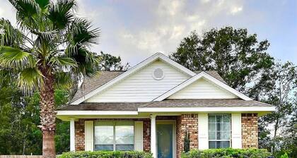 Cozy and relaxing beach house, Our Little Pearl in Foley.