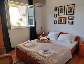 1 chambre, fer et planche à repasser, Wi-Fi, draps fournis