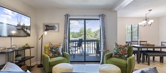 Calabash Style Condo w/King Bed & Pool