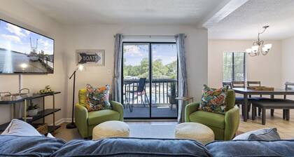 Calabash Style Condo w/King Bed & Pool