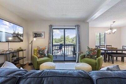 Calabash Style Condo w/King Bed & Pool