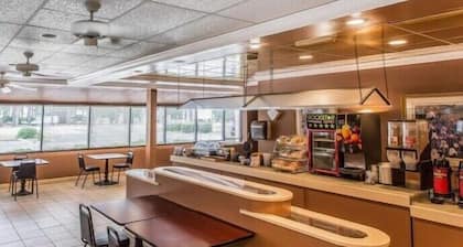 Travelers Inn Douglas By OYO US-441