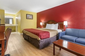 In-room safe, desk, iron/ironing board, free WiFi - Travelers Inn Douglas By OYO US-441 (Douglas)