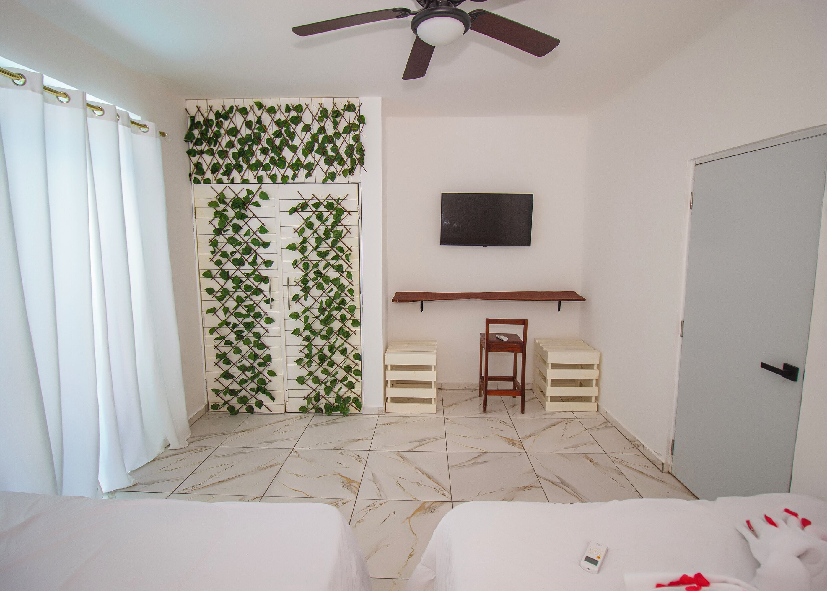 2 bedrooms, iron/ironing board, free WiFi