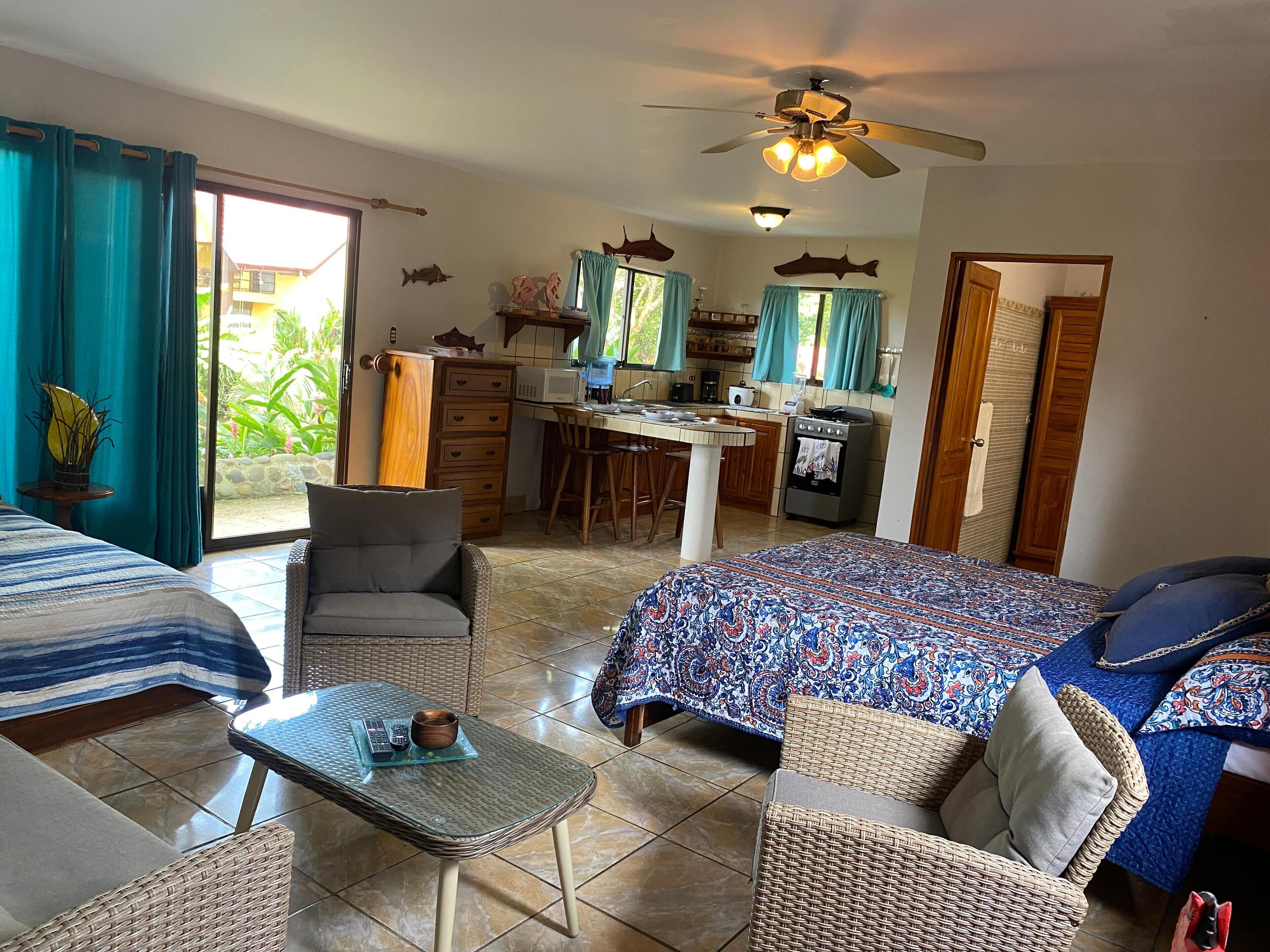 1 habitación, escritorio, tabla de planchar con plancha y wifi gratis 