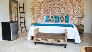 Panoramic Studio Suite | Down duvets, desk, blackout curtains, iron/ironing board (on request) - Rojo Manglar Hotel Boutique (Acapulco)