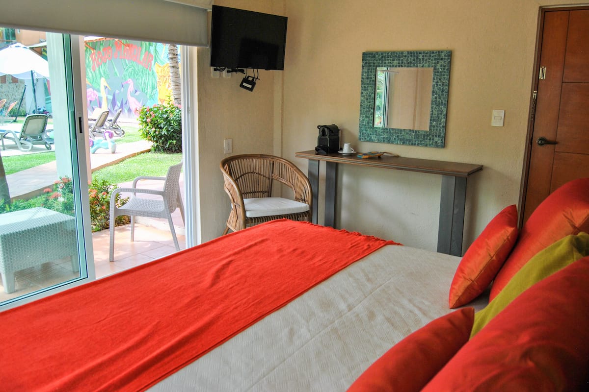 Senior-Zimmer | Daunenbettdecken, Schreibtisch, Verdunkelungsvorhänge