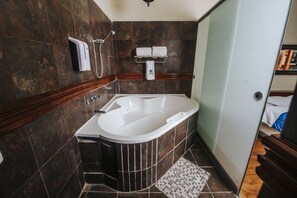 Rainfall showerhead, free toiletries, towels - VPX HOTEL & Bungalows (Cieneguilla)