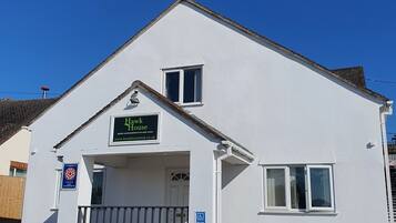 Fachada de la propiedad