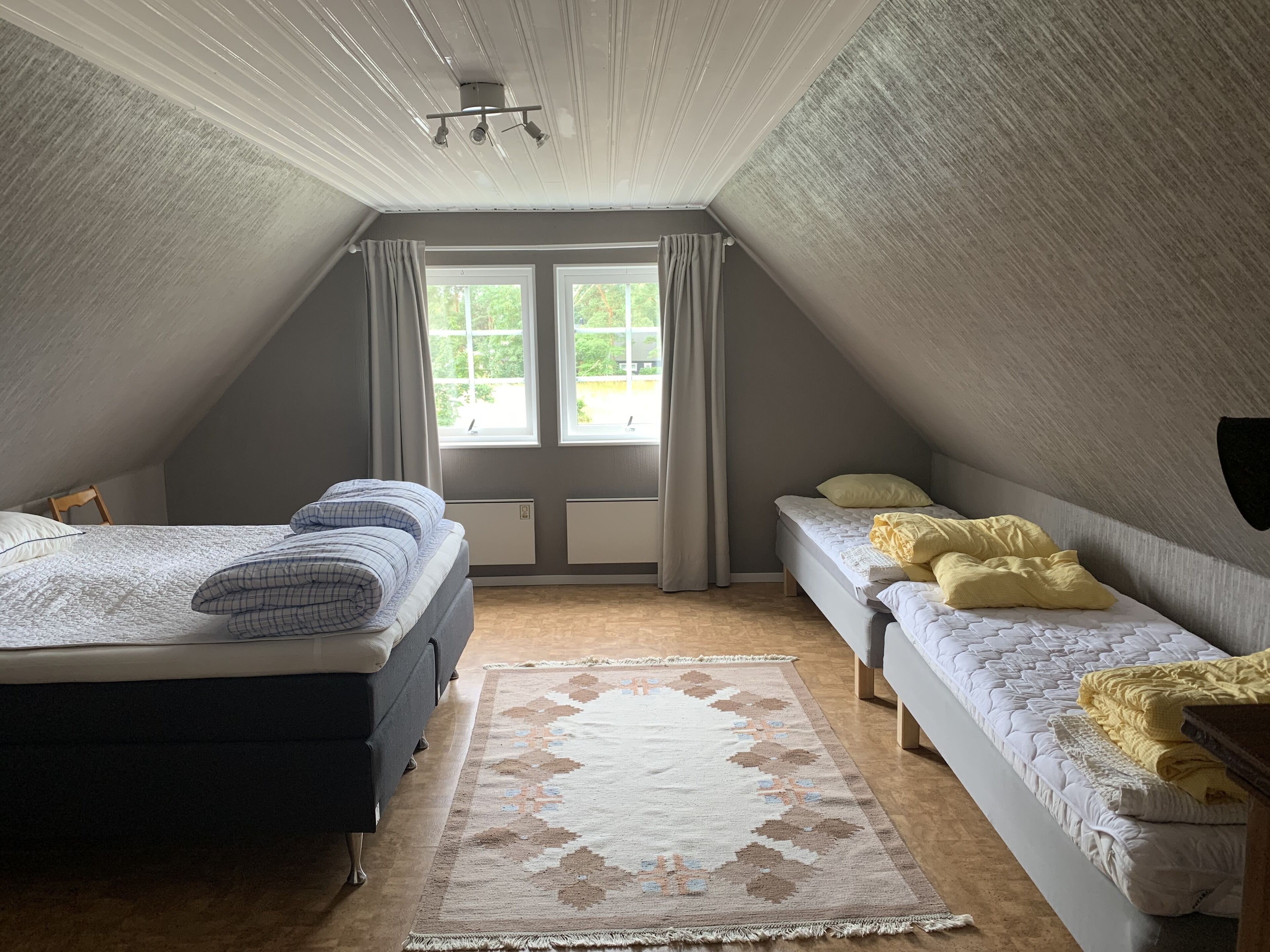 3 bedrooms, iron/ironing board, travel crib, free WiFi