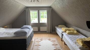 3 bedrooms, iron/ironing board, travel crib, free WiFi