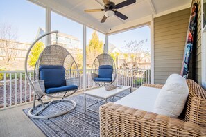 Terrace/patio - Upscale Art-Filled Home By Lake Robinson (Greer)