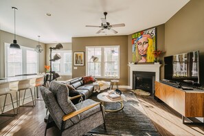 Smart TV, fireplace - Upscale Art-Filled Home By Lake Robinson (Greer)