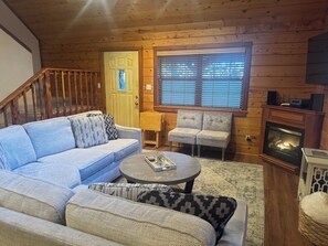 Téléviseur, foyer, lecteur de DVD, chaîne audio
