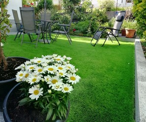 Outdoor dining - Cozy accommodation with private garden and Brenta Dolomites view (Carisolo)