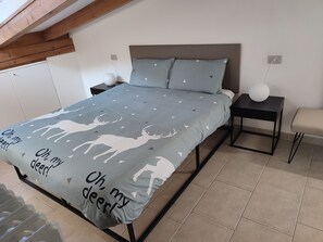 1 sovrum, skrivbord, strykjärn/strykbräda och gratis wi-fi