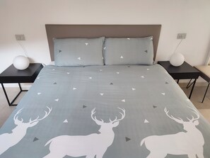 1 bedroom, desk, iron/ironing board, free WiFi - Cozy accommodation with private garden and Brenta Dolomites view (Carisolo)