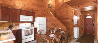 Moose Lodge - scenic Adirondack cabin escape + lake access