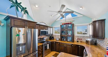 The Salty Conch - Luxury Just Steps To The Beach with Private Pool; Golf Cart