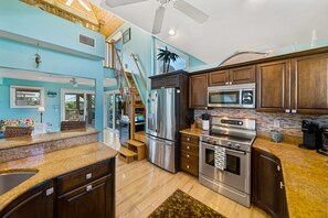 Refrigerador, microondas, horno y parrilla de estufa 