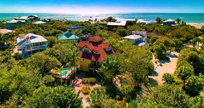 The Salty Conch - Luxury Just Steps To The Beach with Private Pool;2 Golf Carts