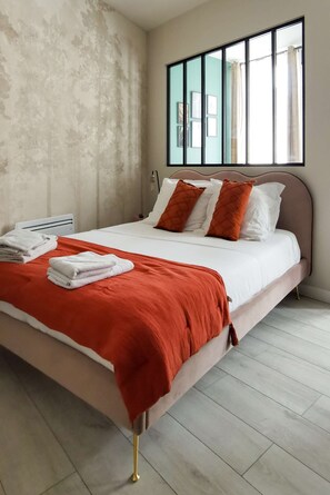 1 bedroom, desk, iron/ironing board, WiFi