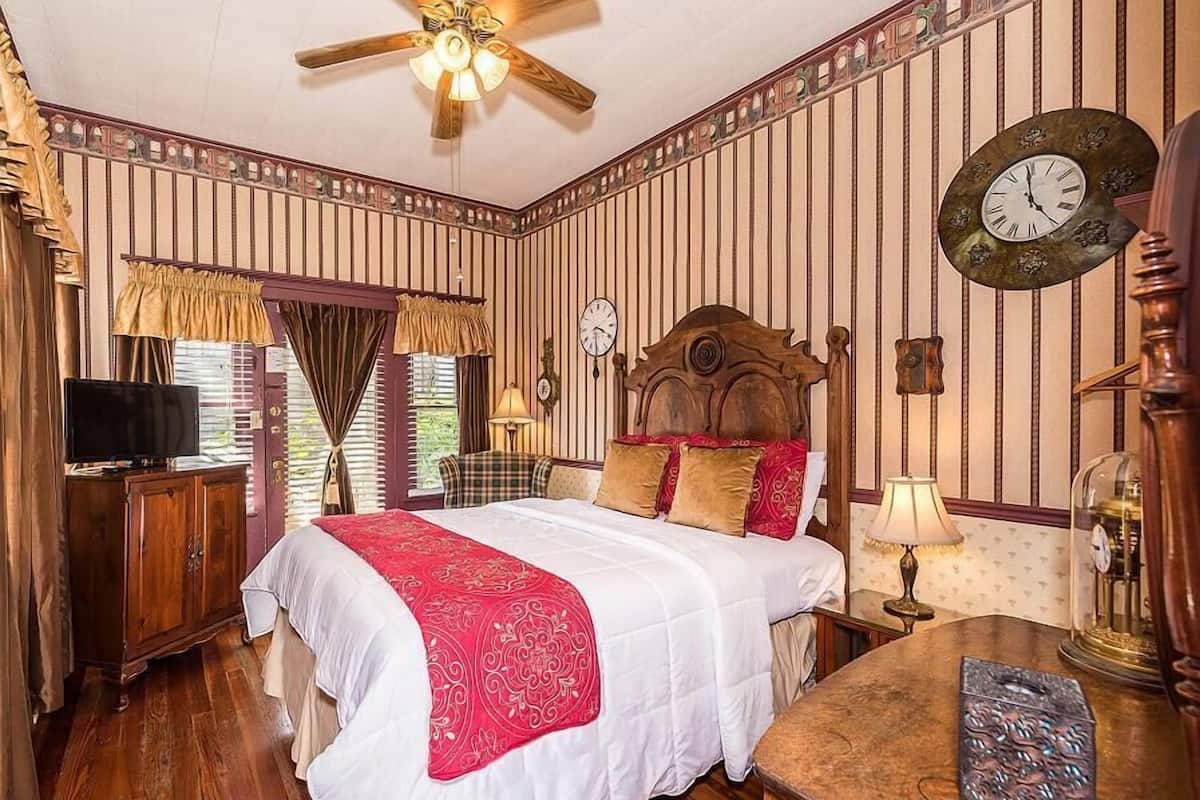 Splendid Time | Blackout curtains, iron/ironing board, free WiFi