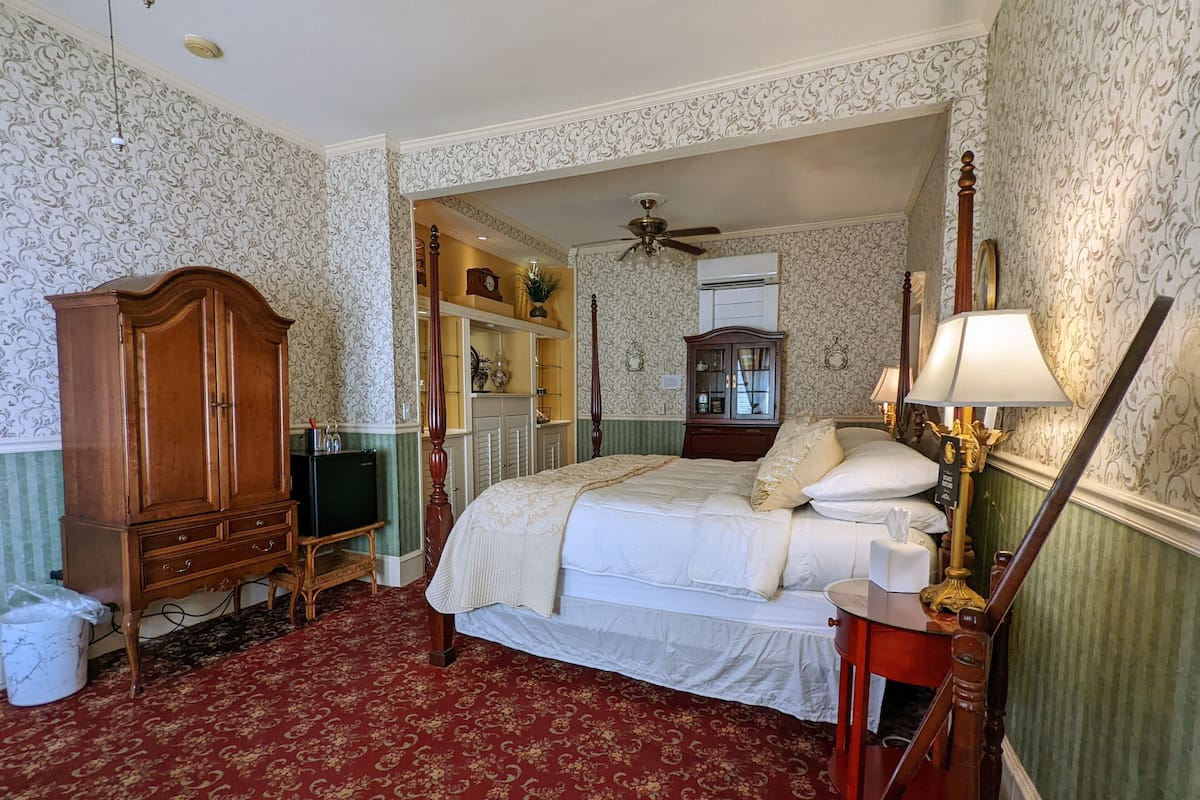 Memories | Blackout curtains, iron/ironing board, free WiFi
