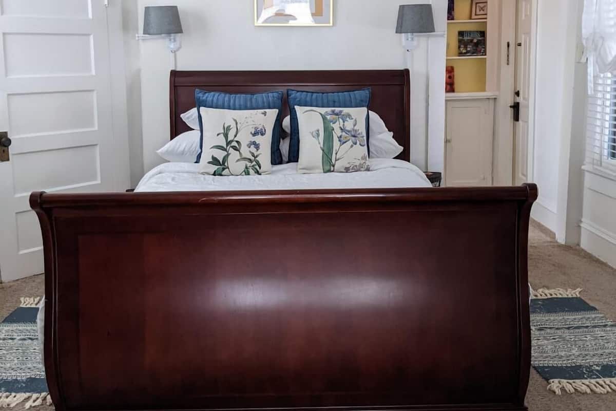 Garden Room | Blackout curtains, iron/ironing board, free WiFi