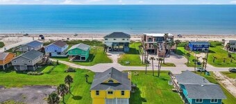 Beachfront House in Family Friendly Jamaica Beach
