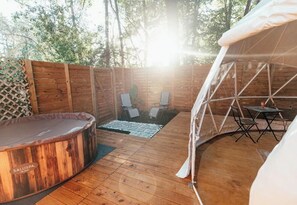 Property grounds - Glamping in The City with a Hot Tub (Belmont)
