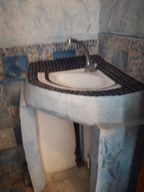 Douche, savon, papier toilette