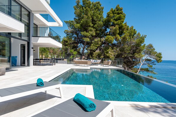 Pool - Exquisite design villa directly at the bach (Blato)