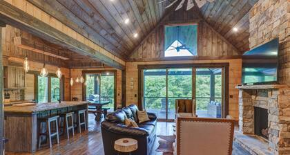 Gorgeous cabin with beautiful sunsets over the Toccoa River!