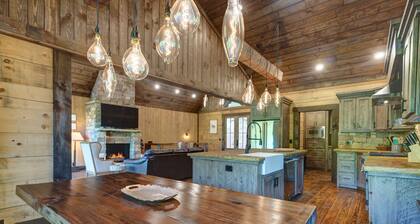 Gorgeous cabin with beautiful sunsets over the Toccoa River!