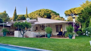 A house with a pool, outdoor seating, and a garden. - Villa Les Muscadines Saint Tropez, Tahiti Pampelonne beach, heated pool. (Saint-Tropez)