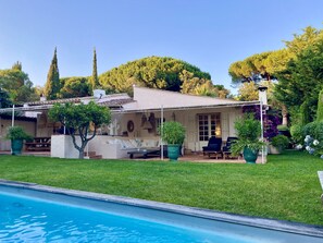 A heated pool - Villa Les Muscadines Saint Tropez, Tahiti Pampelonne beach, heated pool. (Saint-Tropez)