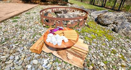 Wolf Lair - scenic Adirondack cabin escape + lake access
