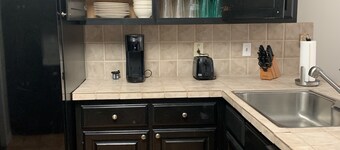  Southern Comfort in Convenient Quiet Neighborhood w/hot tub